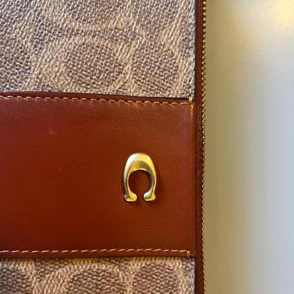 Coach Double Zip Wallet In Signature Canvas - Picture 7 of 10